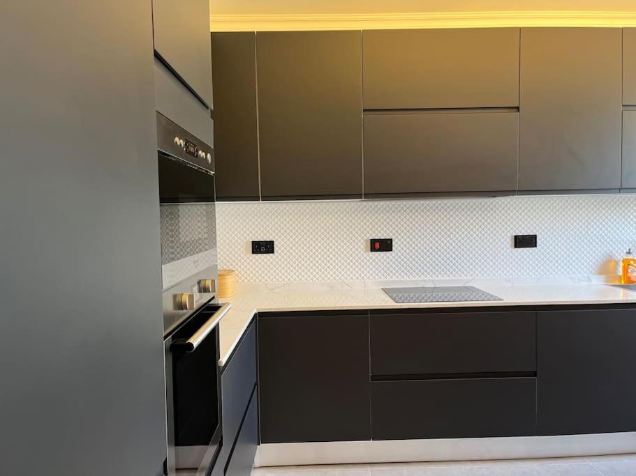 Beautiful 4-Bedroom Townhouse In Sliema Bagian luar foto